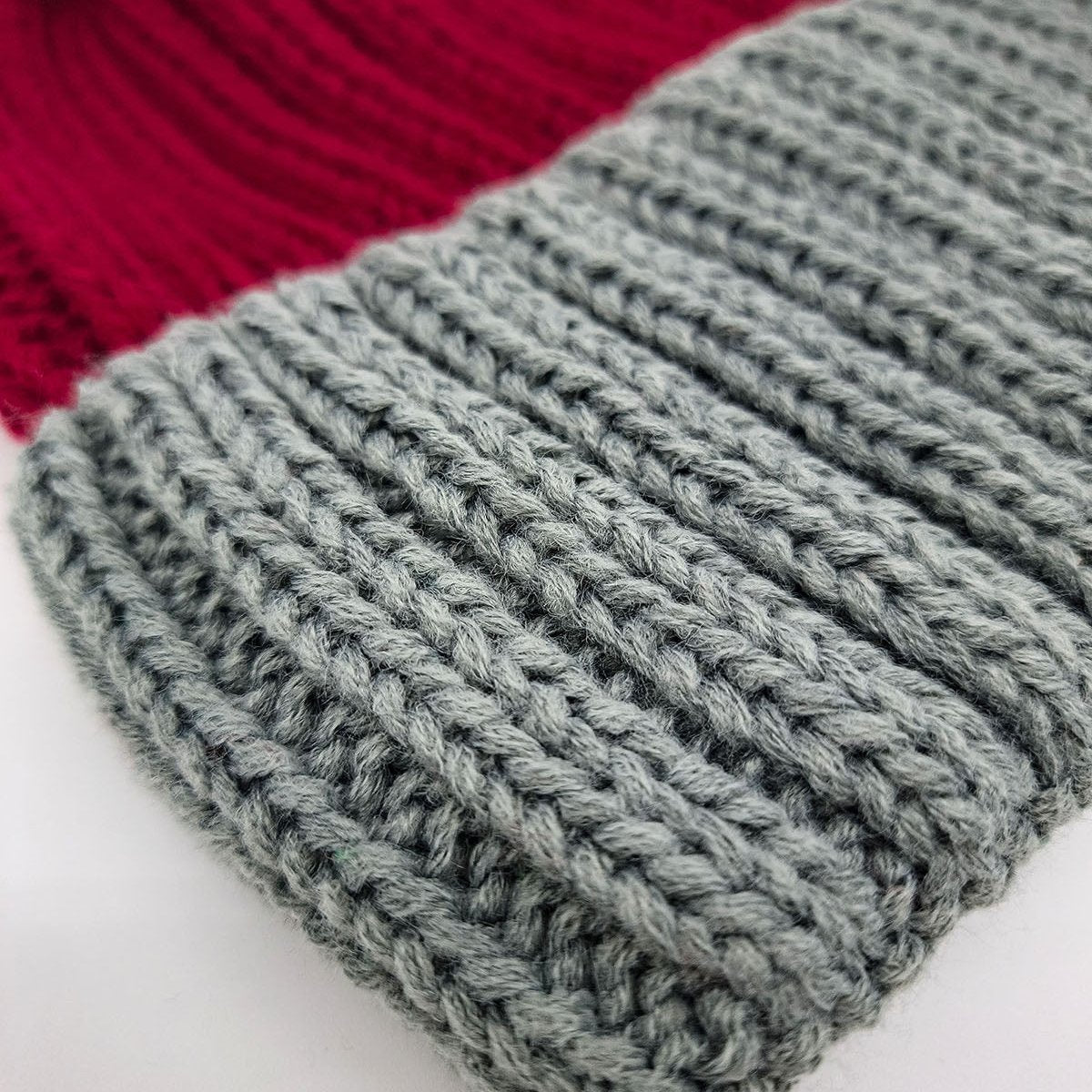 Bonnet de père Noël tricoté, rouge / gris