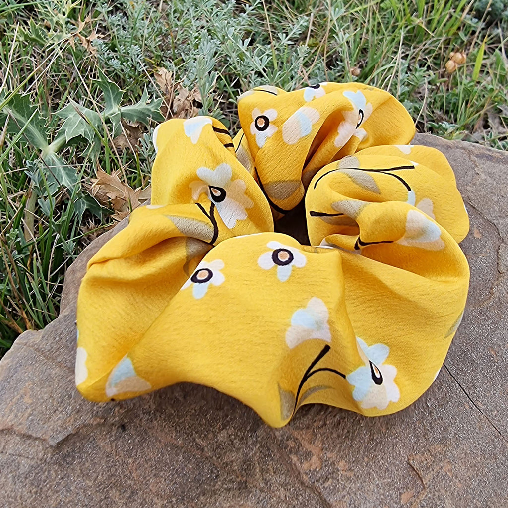"Violetta" printed scrunchie