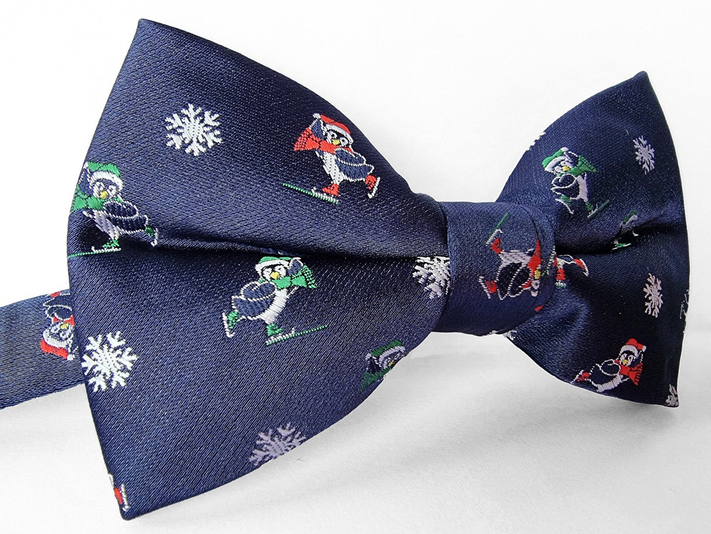 Christmas bow tie "Penguins on the ice rink"