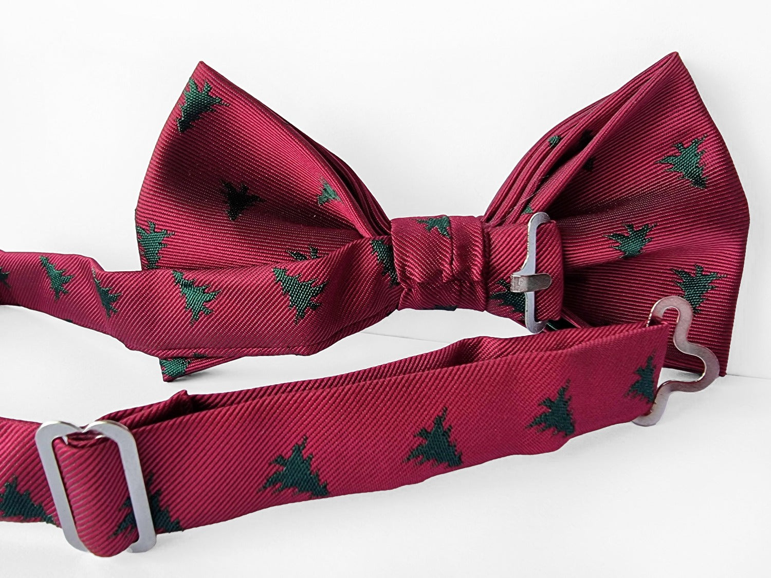 Christmas bowtie "Deep Red with Christmas trees"