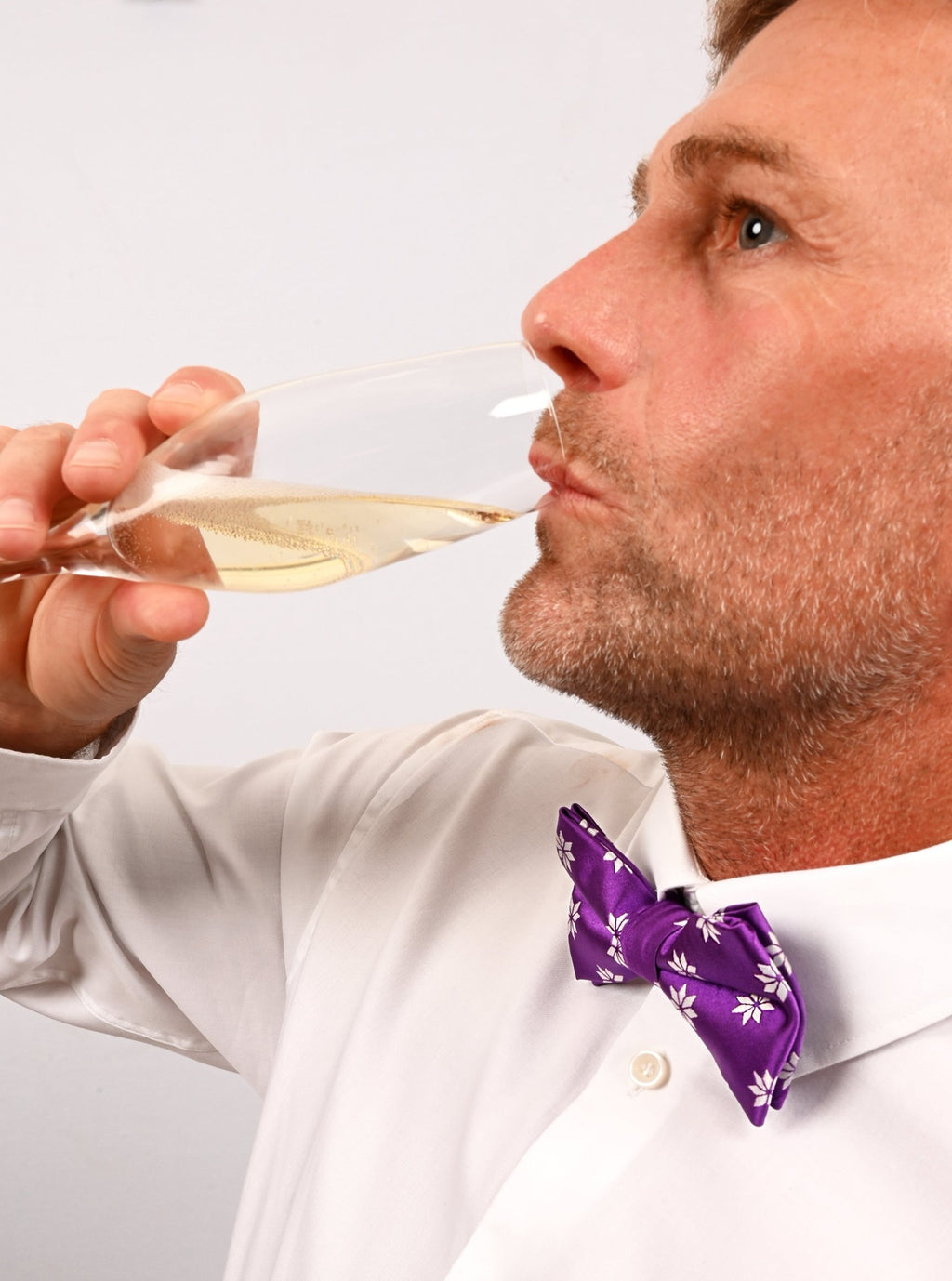 Christmas bowtie "Purple with snowflakes"