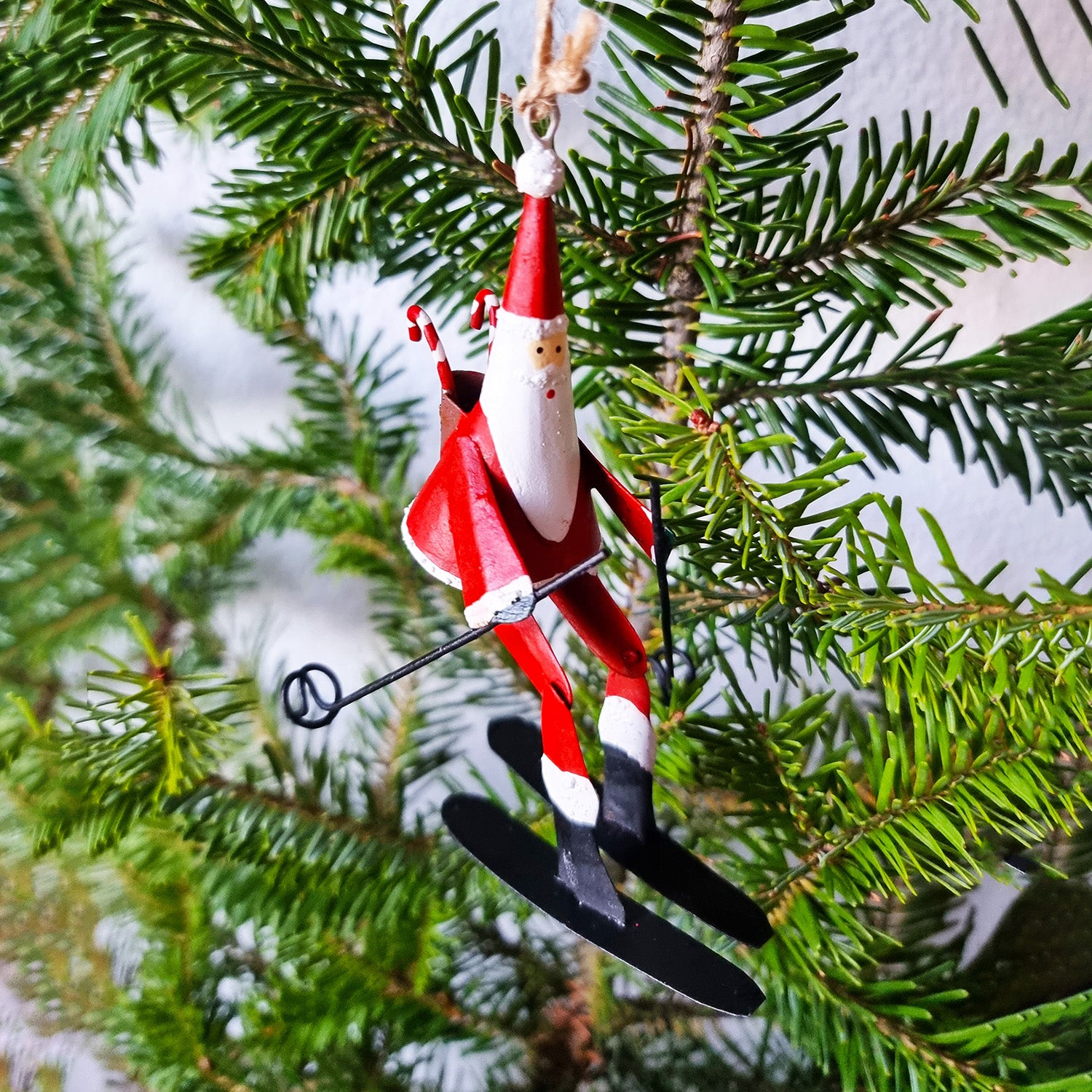 Papa Noël fait du ski